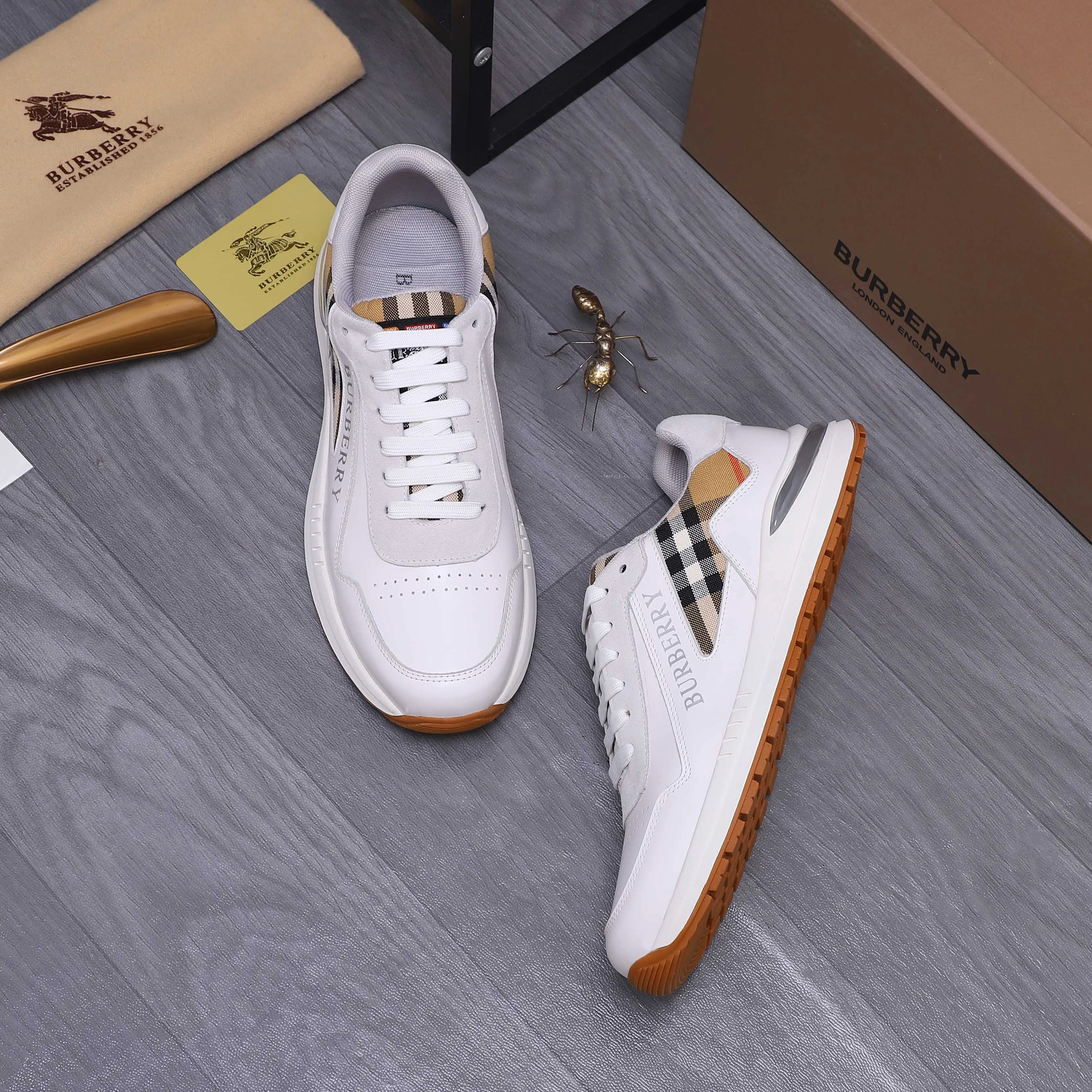 Men's shoes 💰442 Product trademark: Burberry "Burberry" casual shoes Regular size: 38-44 Product material: Selected cowhide stitching upper Breathable mesh lining Rubber outsole